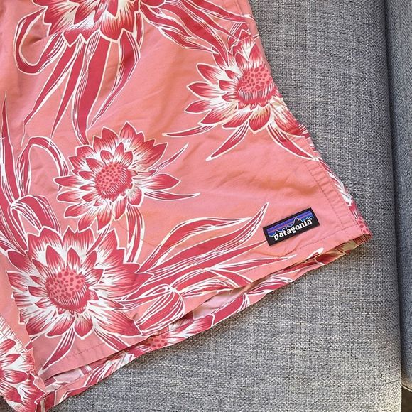 Patagonia Baggies 5” Peak Pink Cereus Flower Shorts Mens Size Large. - Picture 3 of 7